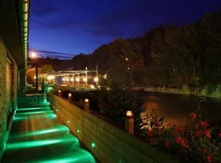Val De La Cascade Hotell Stavelot